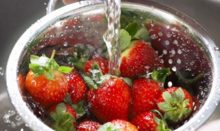 草莓如何清洗干净（草莓怎么清洗的干净）