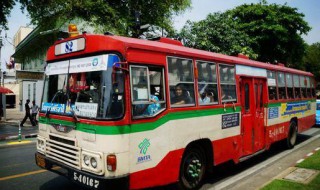 公交车超载的标准是1平米站多少人 公交车载客标准一平方米超过多少人才算超载