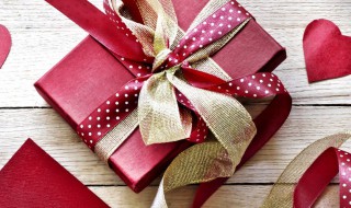 晒老公送礼物的说说 晒老公送礼物的说说生活需要仪式感