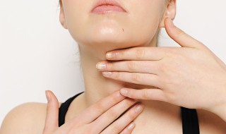 消除颈纹的七个好方法（去除颈纹的最永久的手术）