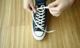 系鞋带的多种方法 系鞋带的多种方法视频教程