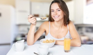 一顿简单的午餐的说说（一顿简单的午餐的说说句子）