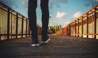 人生低谷期的经历感悟 人生低谷期的经历感悟视频