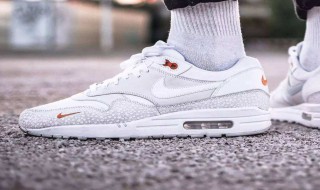 白鞋底发霉怎么去除（白色鞋底霉点怎样去除）