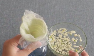 大蒜擦脸正确方法（大蒜擦脸正确方法是什么）