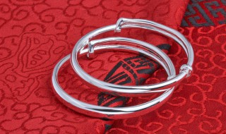 小苏打如何清洗银手镯（清洗银饰最好的方法小苏打）