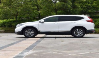 怎么处理洒在车上的香水 车上香水印迹怎么去除