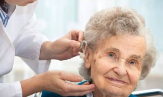 老人如何选购助听器（老人如何选购助听器品牌）