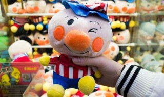 夹娃娃简单的方法 夹娃娃的方法视频