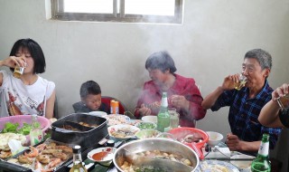 去朋友家做客带什么礼物（过节去朋友家做客带什么礼物）