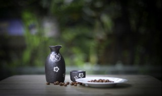 白酒好坏的鉴别方法(白酒好坏的鉴别方法图片)