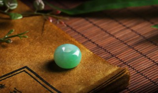 玉手镯鉴别方法 鸡血玉手镯鉴别方法