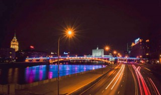 夜景发朋友圈的句子（夜景发朋友圈的句子简短）