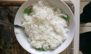 做米饭怎样放水（做米饭怎样放水好吃）