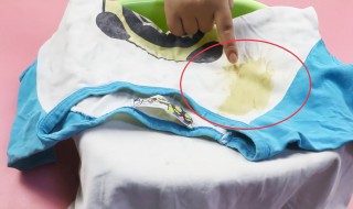 衣服上染了颜色怎样可以洗掉（衣服上染上颜色怎么能去掉）