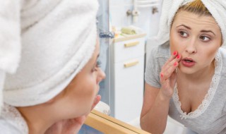 怎样提亮肤色改善暗沉（怎样提亮肤色改善暗沉的方法）