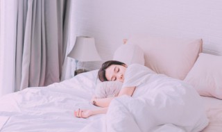 怎样哄女朋友睡觉（怎样哄女朋友睡觉的方法）