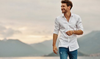 怎样跟男生聊天找话题（怎样跟男生聊天找话题不尴尬）