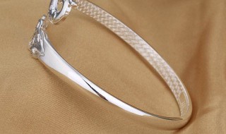 怎样清洗银饰品（在家怎样清洗银饰品）