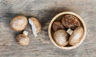 炒香菇需要焯水吗（炒香菇需要焯水吗多久）