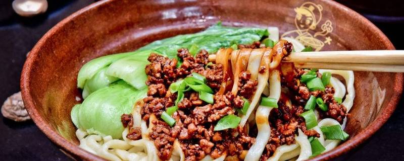 做杂酱面的制作方法（做杂酱面的制作方法及配料）