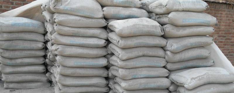 膨胀水泥的特点与用途（膨胀水泥的特点与用途是什么）