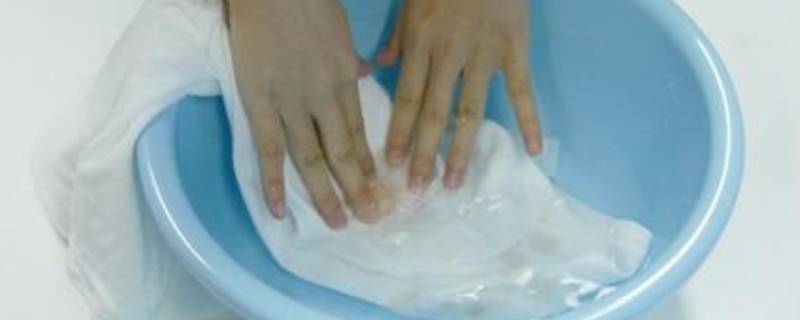 果汁怎么洗（果汁怎么洗掉衣服最简单方法）