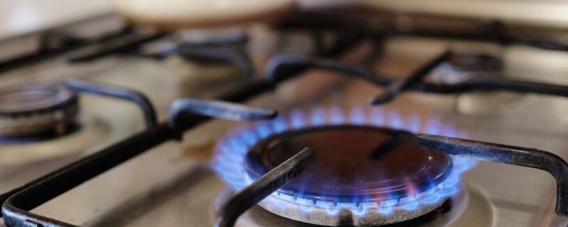 闻到煤气味道后应立刻怎么做（闻到煤气味道后应立刻怎么做引起火灾）