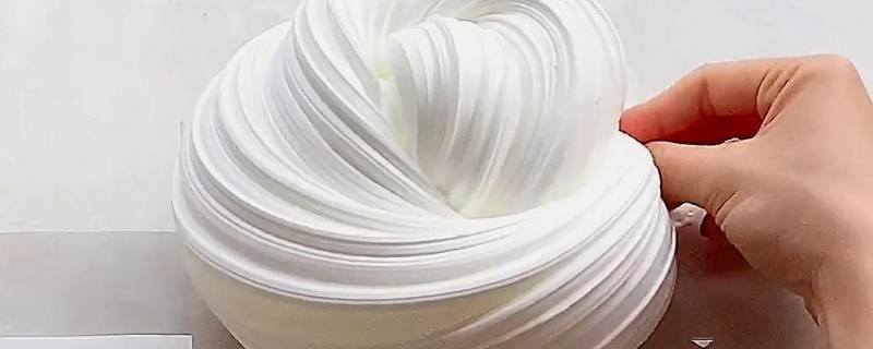 衣服上已干的起泡胶怎么消除（衣服上已干的起泡胶怎么消除干净）