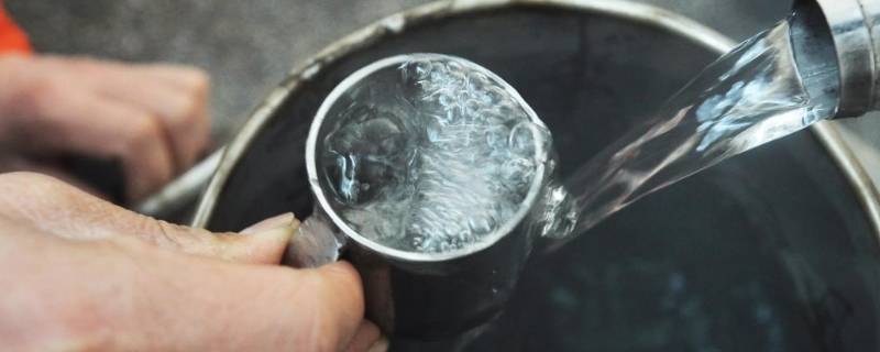 酿造和勾兑酒的标准号（勾兑酒与酿造酒的区别标准号）