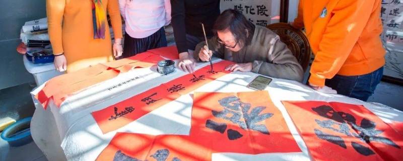 五副春联怎么写（五副春联怎么写在a4纸上）