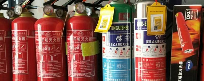 灭火器放在车里哪个位置（灭火器放在车里哪个位置比较好）