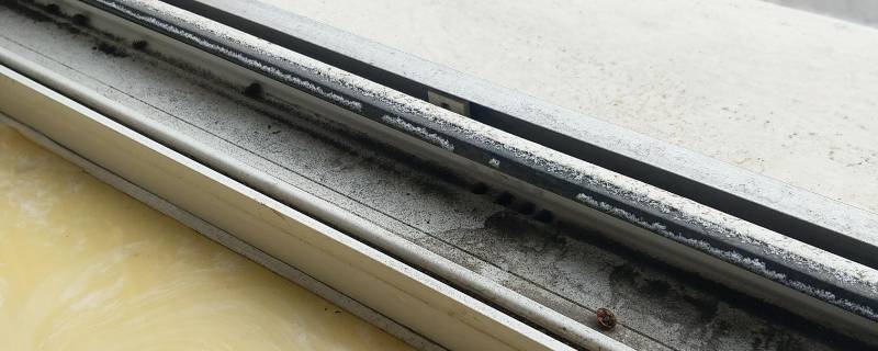 窗缝里的灰尘怎么去除（窗缝里的灰尘怎么去除小妙招）