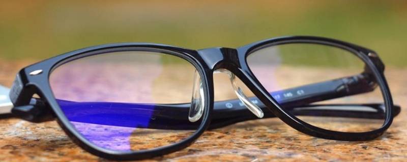 防蓝光的镜片和普通的有什么区别（防蓝光的镜片和普通的有什么区别图）