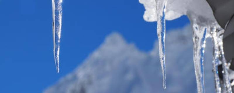 冬天屋檐下的冰柱叫什么（冬季屋檐下的冰柱叫什么名字）