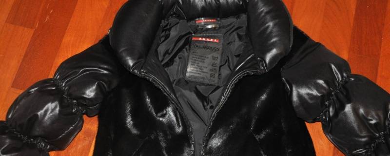 羽绒服染上颜色拿什么洗得掉 羽绒服染上颜色有方法去掉吗