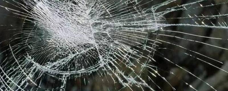 冬天玻璃裂了怎么回事 冬天玻璃裂了怎么回事视频