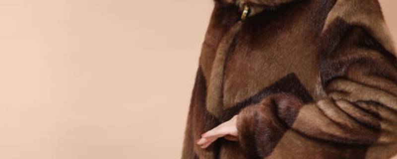 貂皮大衣可以喷酒精消毒吗（貂皮大衣喷酒精会怎样）