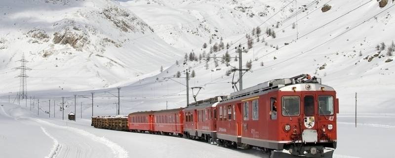 2瓶12ml指甲油能带上火车吗 2瓶12ml指甲油能带上火车吗