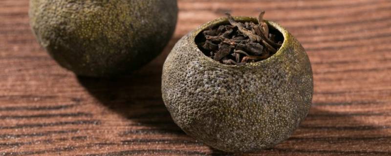 小青柑外面一层白色是发霉了吗 小青柑霉变和白霜区别图