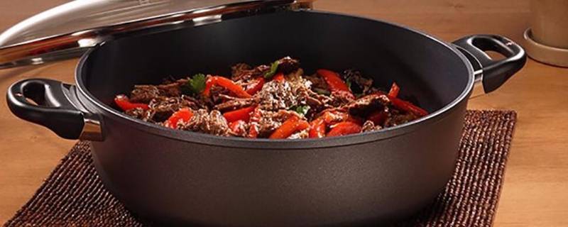 锅烧干了能直接加水吗（火忘了关一直干烧锅怎么处理）