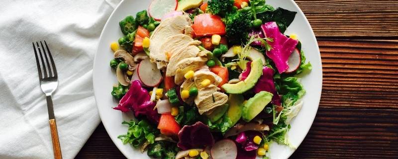 蔬菜沙拉可以放哪些蔬菜（蔬菜沙拉可以放哪些蔬菜好吃）