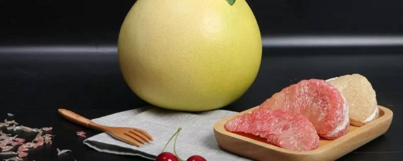 柚子里面有水是坏了吗（柚子里边有水）