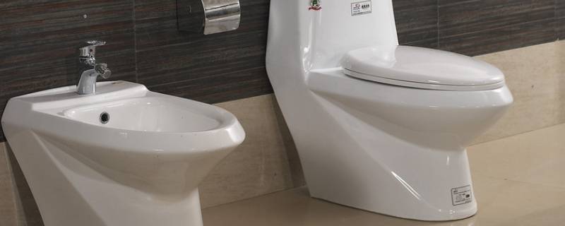 马桶拐弯处坚硬老垢怎么去除 马桶陈年坚硬老垢去除