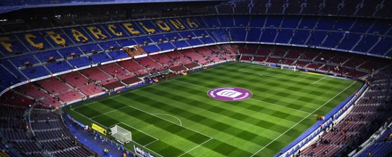 足球场的边线和端线是什么（足球场的边线和端线是什么颜色）