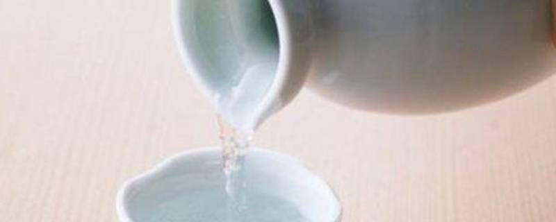 白酒冬天放车里怕冻吗（冬天白酒放车上瓶子会冻裂吗）