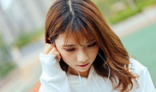 白色卫衣有污渍怎样清洗干净（白色卫衣清洗方法）