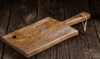 松木菜板脏了怎样清洗干净（木质菜板怎么清洗）