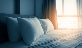 如何挑选枕头高度 如何挑选枕头高度尺寸