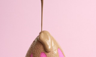 粉底液夏天要放冰箱吗（天气热粉底液能放冰箱吗）